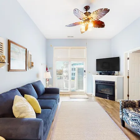 Harbour Club 5E Apartment